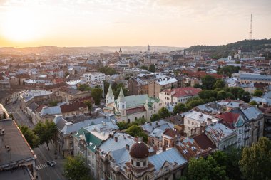 Lviv, Ukrayna - 1 Temmuz 2021: Lviv Şehri 'nin Panoramik Günbatımı Görünümü, Ukrayna