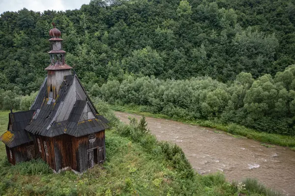 Ilnyk Köyündeki Eski Ahşap Katolik Şapeli, Lviv Oblastı, Ukrayna
