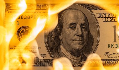 Yanan ABD 100 Dolar Faturası