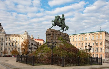 Kyiv, Ukrayna - 22 Ekim 2018: Kyiv 'deki Bohdan Khmelnytskyi Anıtı