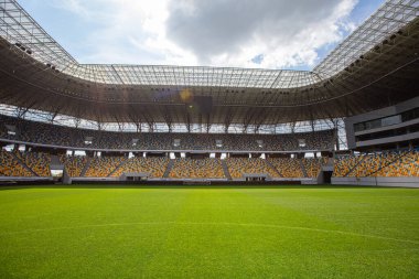 Bir futbol stadyumunun geniş görünümü