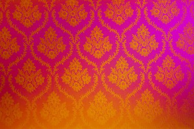 Pembeden Turuncuya Gradyan ve Altın Desenli Süsleme Duvarı