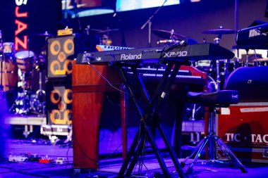 Lviv, Ukrayna - 30 Haziran 2019: Roland XP-30 Sentezleyici