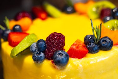 Canlı Meyveli Pasta, Taze Meyveler, Lezzetli Tatlı