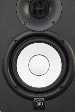 Lviv, Ukrayna - 18 Haziran 2025: Yamaha HS5 Stüdyo Monitör Kutusu, Ses Cihazı, Müzik Cihazı
