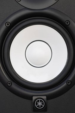 Lviv, Ukrayna - 18 Haziran 2025: Yamaha HS5 Stüdyo Monitör Kutusu, Ses Cihazı, Müzik Cihazı