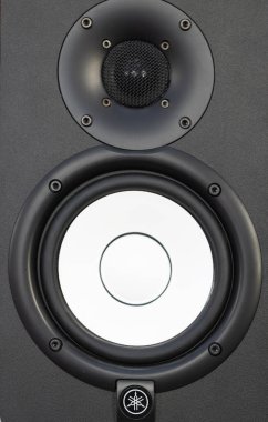 Lviv, Ukrayna - 18 Haziran 2025: Yamaha HS5 Stüdyo Monitör Kutusu, Ses Cihazı, Müzik Cihazı