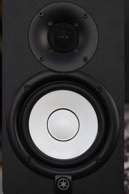 Lviv, Ukrayna - 18 Haziran 2025: Yamaha HS5 Stüdyo Monitör Kutusu, Ses Cihazı, Müzik Cihazı