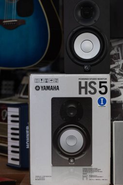 Lviv, Ukrayna - 18 Haziran 2025: Yamaha HS5 Stüdyo Monitör Kutusu, Ses Cihazı, Müzik Cihazı