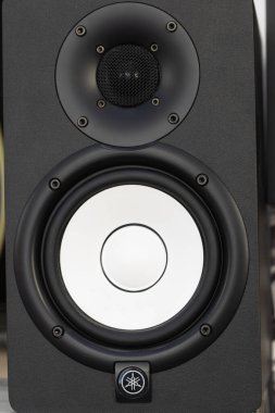 Lviv, Ukrayna - 18 Haziran 2025: Yamaha HS5 Stüdyo Monitör Kutusu, Ses Cihazı, Müzik Cihazı