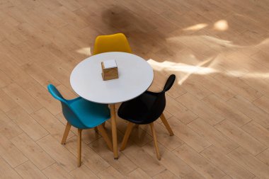 Renkli Kafe Sandalyeleri, Modern İç Tasarım