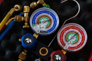 Yüksek Görünümlü Soğutucu Manifold Ölçümleri