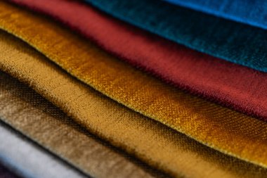 Renkli kumaş dokusunun çapraz çizgileri