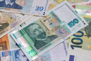 Bulgar Lev ve Euro Banknotlarının Düz Döşeme Kompozisyonu