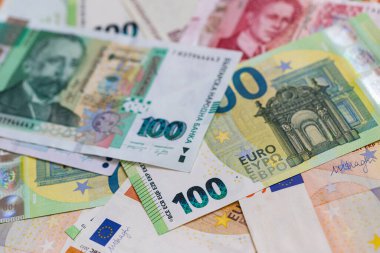 Bulgar Lev ve Euro Banknotlarının Düz Döşeme Kompozisyonu