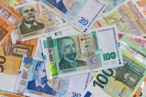 Bulgar Lev ve Euro Banknotlarının Düz Döşeme Kompozisyonu