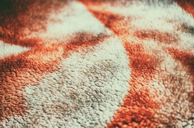 Kırmızı ve beyaz kürk dokusunu kapatın. Tasarım için soyut arkaplan ve doku