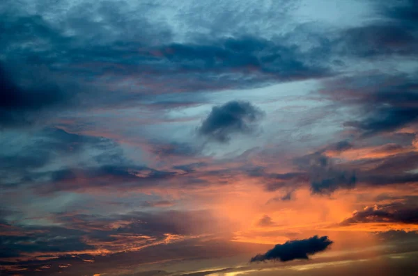 Cielo Colorato Drammatico Con Nuvole Tramonto Cielo Con Nuvole Tramonto — Foto Stock