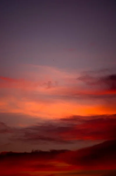 Небо Заходу Сонця Червоними Помаранчевими Хмарами Ввечері Абстрактний Фон — стокове фото