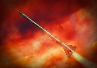 Savaşta dumanla kaplı bir füze. Demir Kubbe İsrail 'i tehditlerden korumak için kullanılan bir hava savunma sistemidir. 3B Görüntü