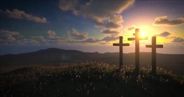Mavi yıldızlı gökyüzünde hareket eden bulutları olan çiçek açan bir tepede üç tahta haç. Paskalya, diriliş, yeni hayat, kefaret kavramı. 4k