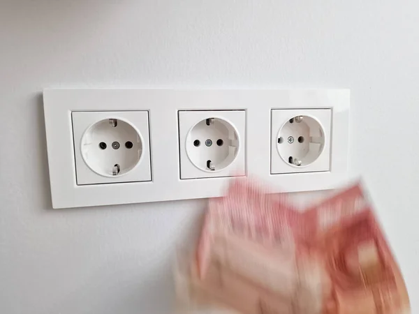 Duur Elektriciteitsconcept Stroom Stopcontact Met Veel Euro Betalen Voor Elektriciteit — Stockfoto