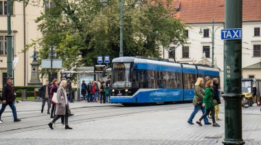 Krakow, Polonya, 1 Ekim 2022 Krakow sokakları. Polonya 'da bir turizm şehri