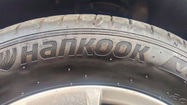 Varşova, Polonya - 2 Ekim 2022 Hankook marka lastik logosu. 