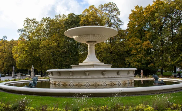 波兰华沙 2022年10月2日 波兰华沙Saski公园的喷泉 — 图库照片