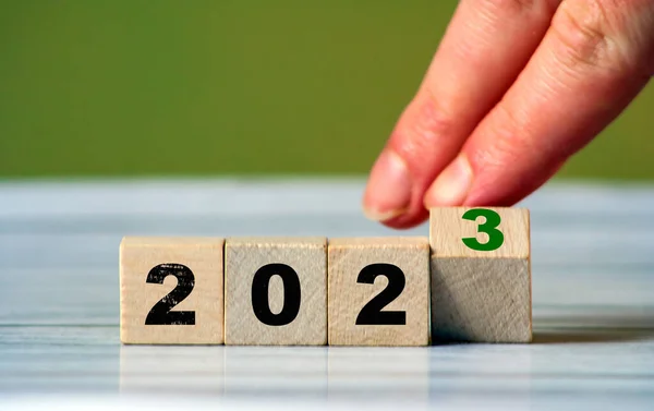 2023 Förändring Koncept Kub Block Med 2023 Inskription Som Start — Stockfoto