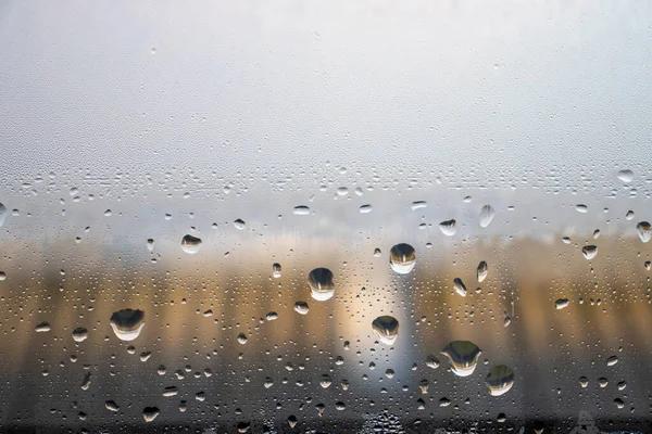Okno Kondensatem Lub Parą Wodną Ulewnym Deszczu Przeciekające Okna Domu — Zdjęcie stockowe