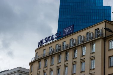 Varşova, Polonya - 2 Ekim 2022: Polonya Devlet Televizyonu Varşova 'da. Telewizja Polska TVP / Polonya Televizyonunu İmzala