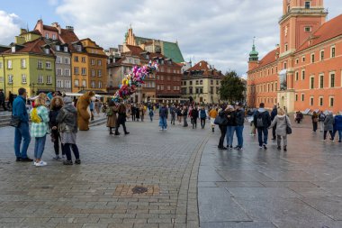 Varşova, Polonya - 2 Ekim 2022 Varşova şehir merkezi. Seyahat konsepti. İnşaat ve mimari.