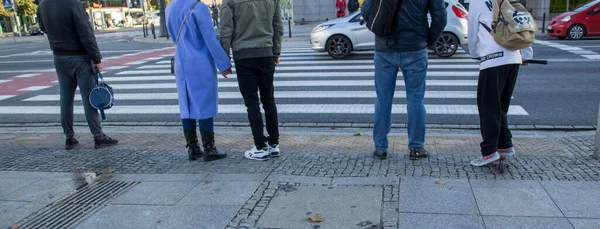 ポーランドのワルシャワ 2022年10月2日 横断歩道での事故 街を横断するゼブラと道路 新しい道路規則の概念 — ストック写真
