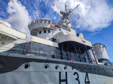 Gdynia, Polonya - 17 Haziran 2022: Savaş gemisi Blyskawica, Polonya destroyeri. ORP Blyskawica (Şimşek) Gdynia 'daki Baltık Denizi' nde bir müze gemisi olarak korundu