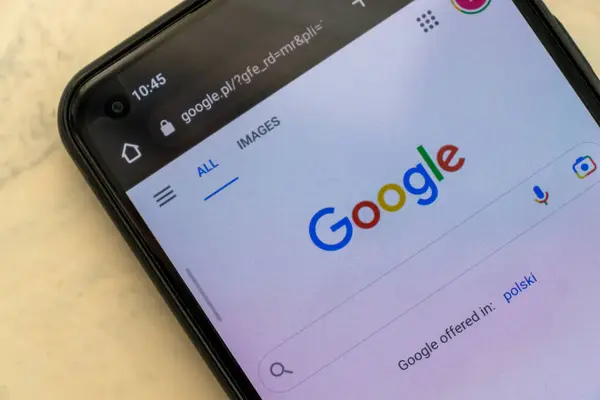 Warszawa Poland Лютого 2023 Google Пошукова Система Екрані Мобільного Телефону Стокове Зображення