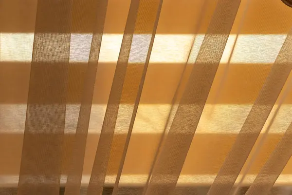 Pôr Sol Interior Cortina Sala Casa Executar Iluminação Através Cortina — Fotografia de Stock