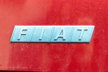 Varşova, Polonya - 2 Ekim 2022: Eski Fiat marka logo. Fiat logotype.