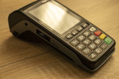 Bir ödeme terminali klavye bankacılık kavramının yakın görüntüsü.