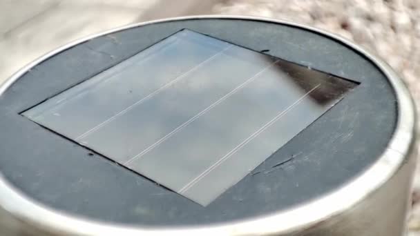Bateria Solar Lâmpada Close Painel Solar Pequeno — Vídeo de Stock