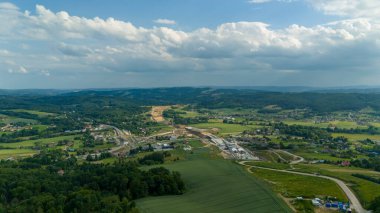 Hava manzaralı tarlalar köyler resim yeşili