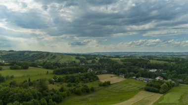 Hava manzaralı tarlalar köyler resim yeşili