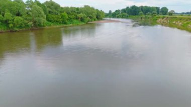 İki nehir tek bir büyük nehirde birleşiyor, Avrupa, Polonya