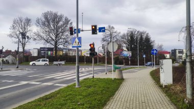 Rzeszow, Polonya - 25 Mart 2024: Rzeszw kentinde yol kavşağı