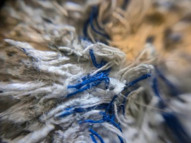 Tasarım projeleri, tekstil sanatı ya da moda ilhamı için mükemmel mavi ve beyaz kumaşların yakın çekimi..