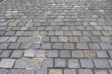 Çeşit çeşit renk ve şekillerle kaldırım döşemesi kırsal bir görünüm ve şehir havası sağlıyor. Arkaplan ya da mimari temalar için ideal.