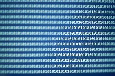Teknoloji ve dijital iletişimi vurgulayan mavi bir arkaplanda gösterilen ikili kodların soyut temsili.