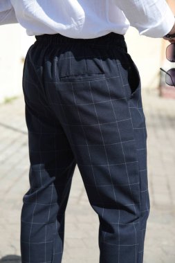 Erkek giysisi parçaları. Erkek pantolonu kelepçeleri..