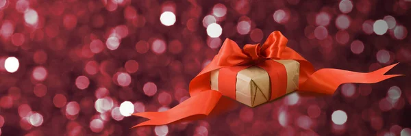 礼品盒上绑着红丝带 色彩艳丽的背景礼品盒 — 图库照片