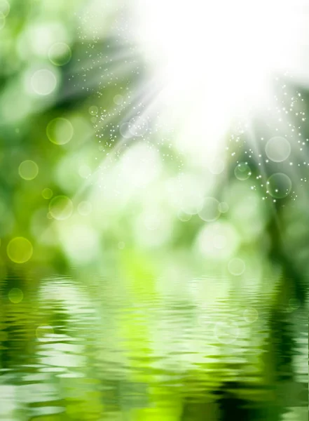 Güneşin Görüntüsü Yeşil Arkaplan Bokeh Ile Bulanık Küçük Dalgalı Yüzeyi — Stok fotoğraf